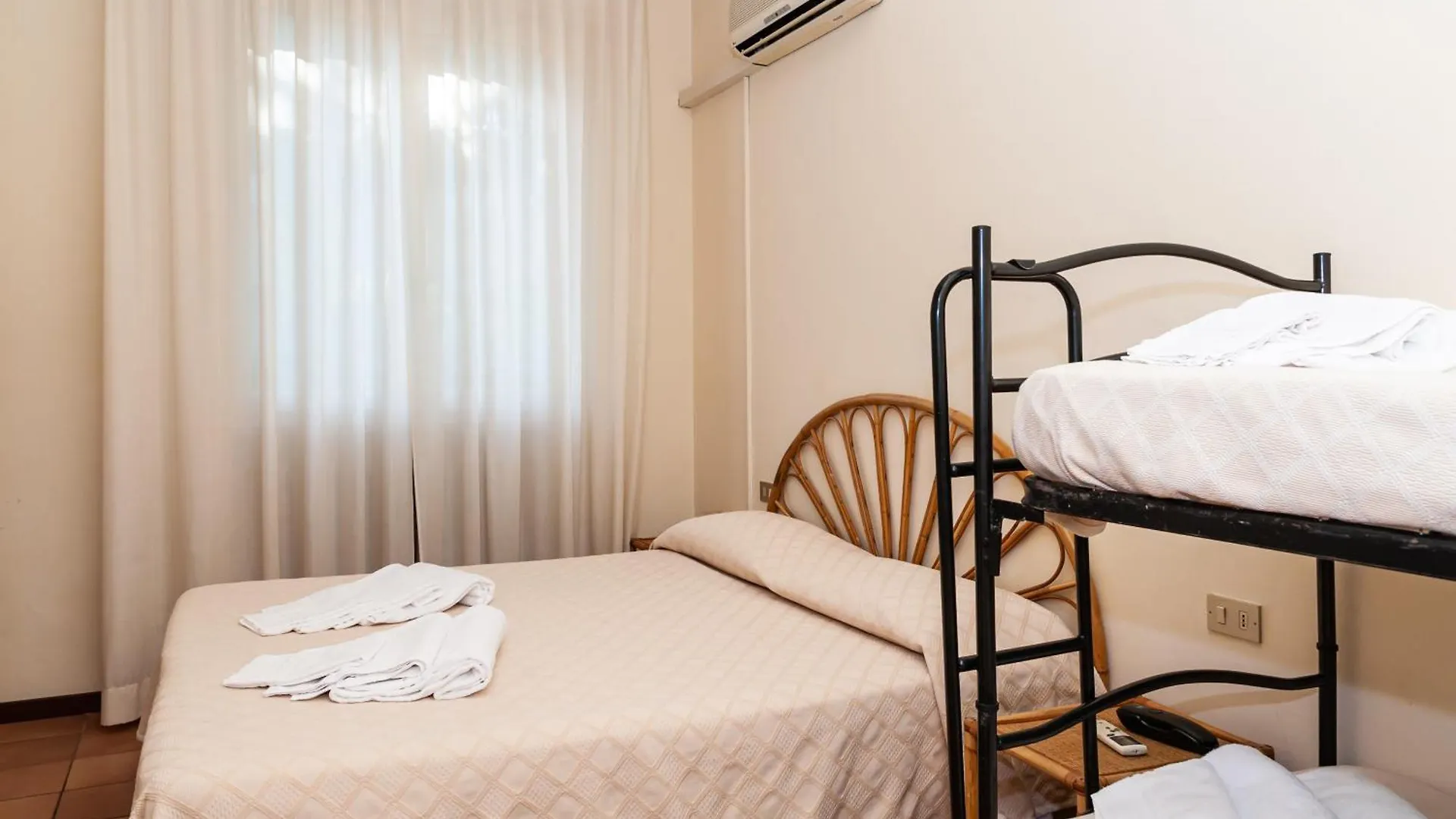 Hotel Trionfal - Fronte Mare - Vicinissimi Al Centro Milano Marittima 3*,  Italy