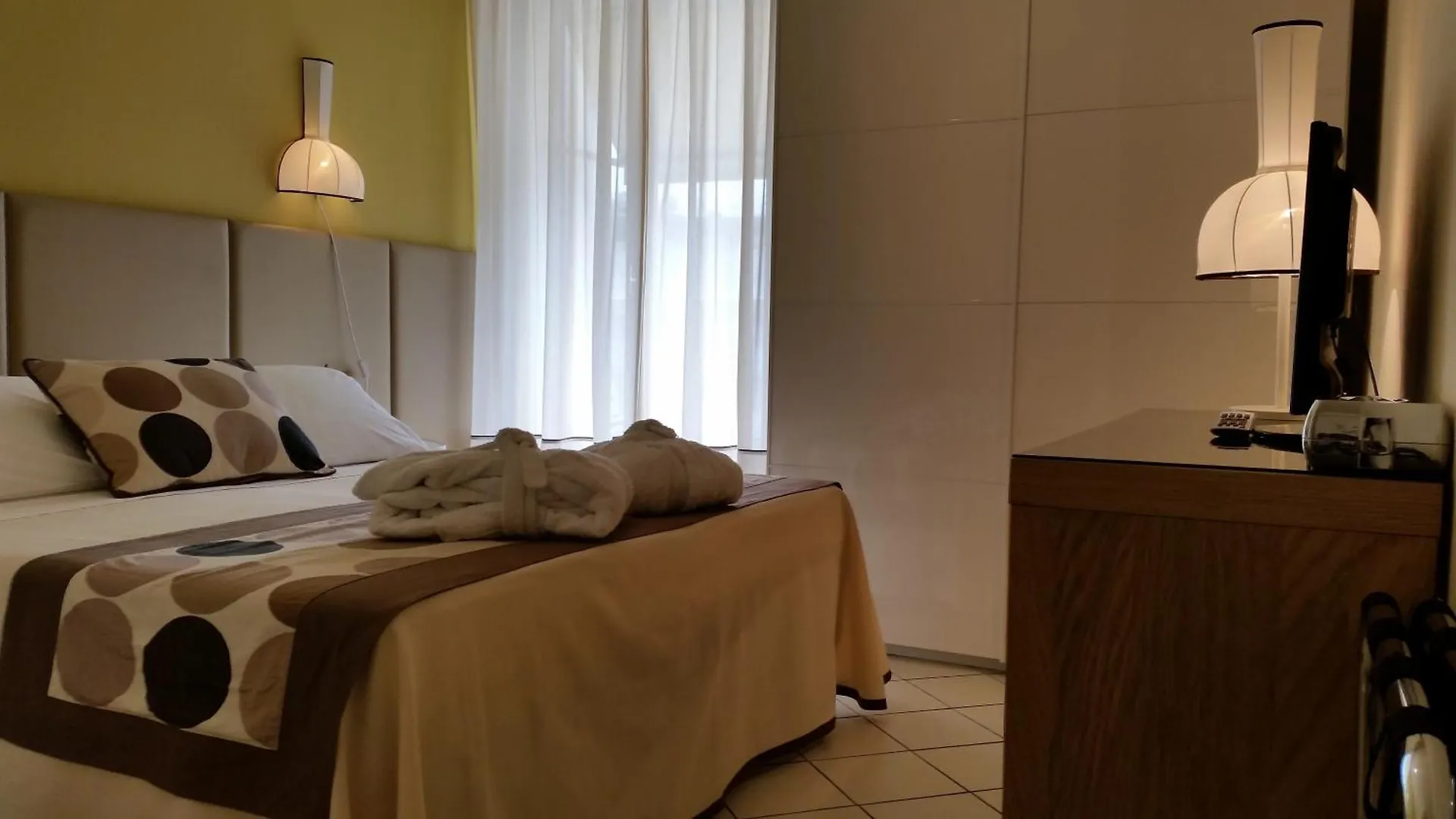 Hotel Trionfal - Fronte Mare - Vicinissimi Al Centro Milano Marittima 3*,