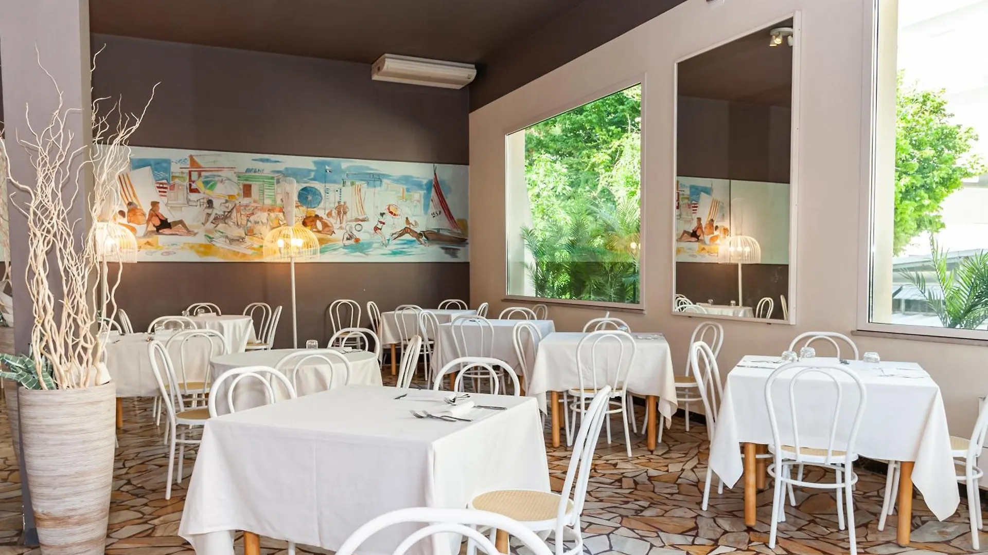 Hotel Trionfal - Fronte Mare - Vicinissimi Al Centro Milano Marittima