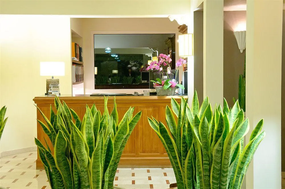 Hotel Trionfal - Fronte Mare - Vicinissimi Al Centro Milano Marittima 3*,  Italy