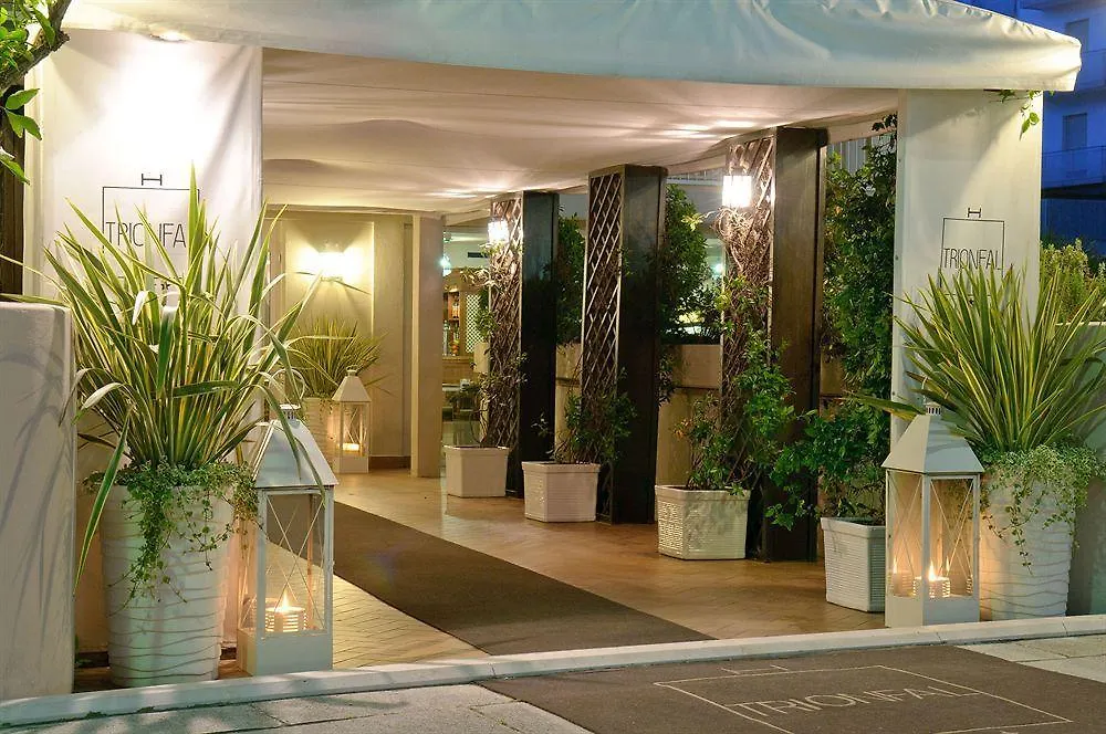 Hotel Trionfal - Fronte Mare - Vicinissimi Al Centro Milano Marittima 3*,