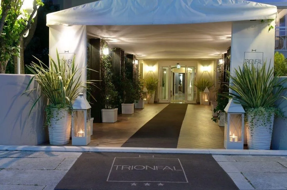 Hotel Trionfal - Fronte Mare - Vicinissimi Al Centro Milano Marittima Italy