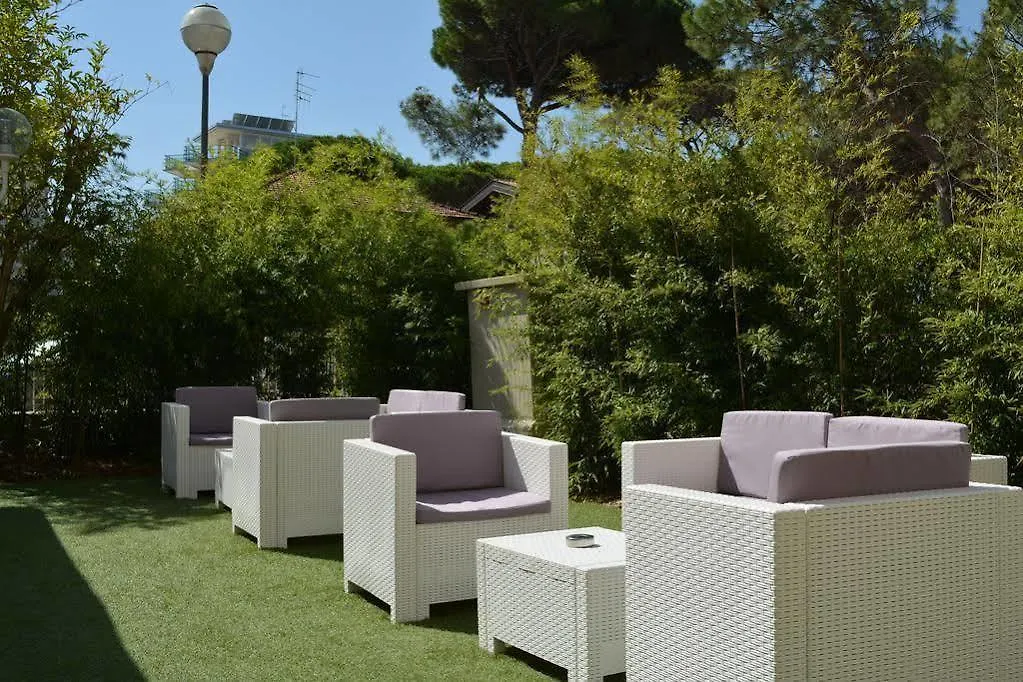 Hotel Trionfal - Fronte Mare - Vicinissimi Al Centro Milano Marittima