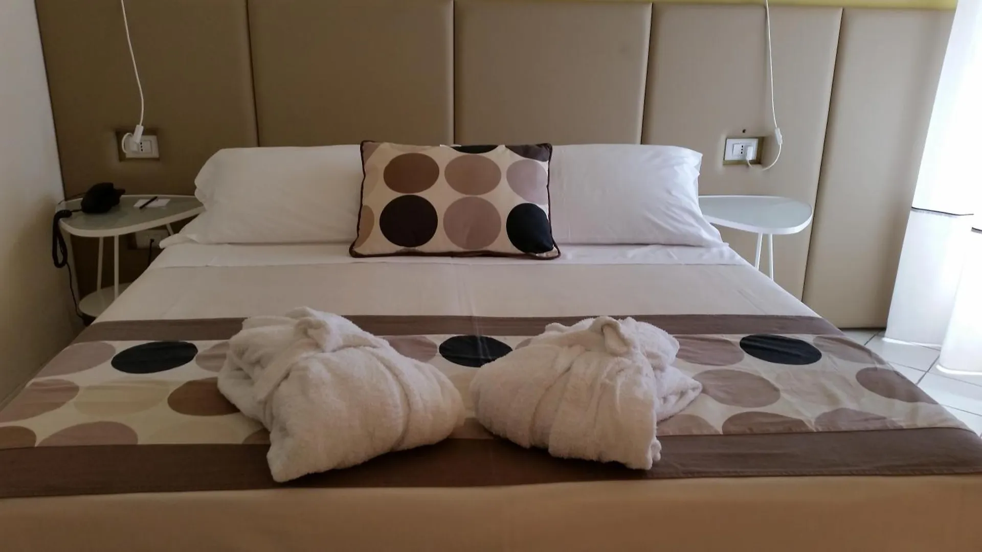 מילאנו מריטימה Hotel Trionfal - Fronte Mare - Vicinissimi Al Centro איטליה