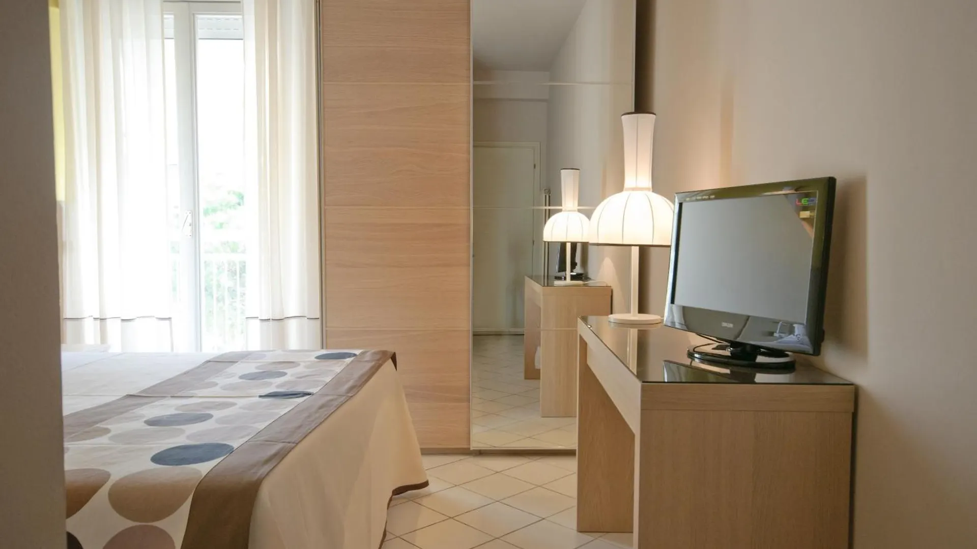 מילאנו מריטימה Hotel Trionfal - Fronte Mare - Vicinissimi Al Centro