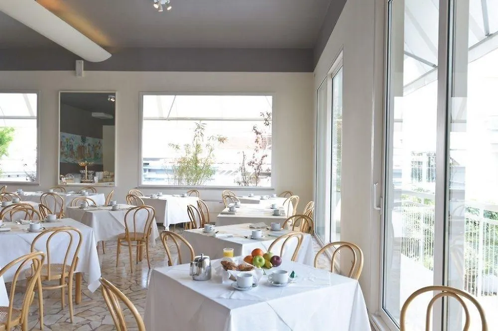 מילאנו מריטימה Hotel Trionfal - Fronte Mare - Vicinissimi Al Centro 3*, מילאנו מריטימה איטליה